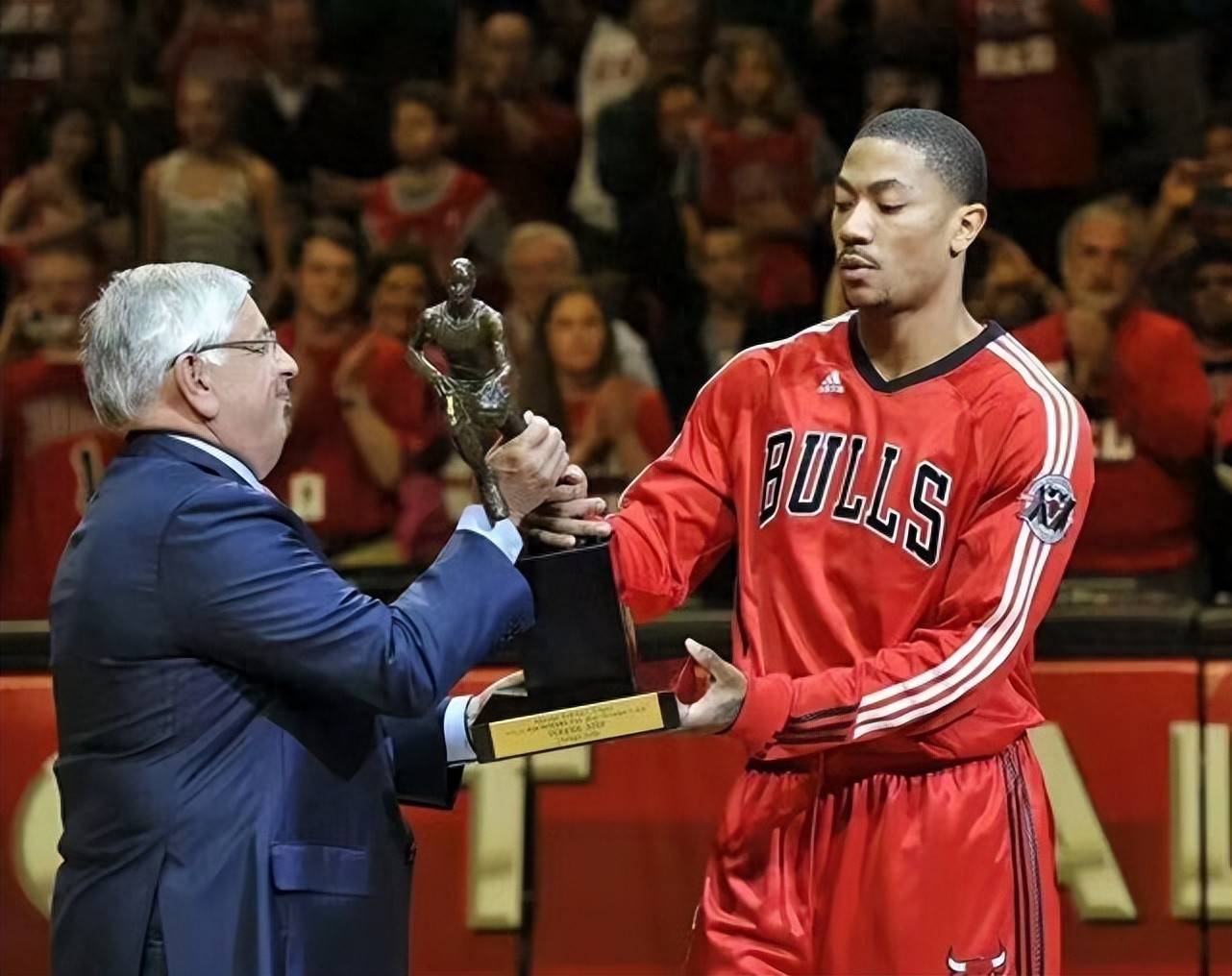 包含活塞主场赢下凯尔特人，罗斯独得全场最佳分的词条