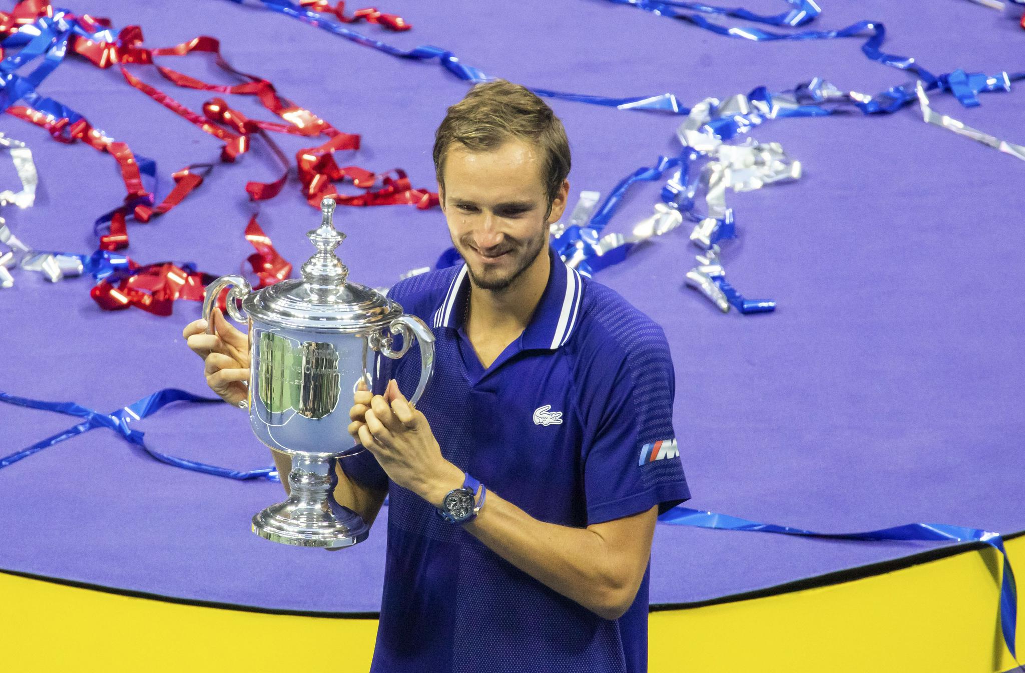 包含日本网球队血洗世界网球队，梅德韦杰夫送出助攻的词条