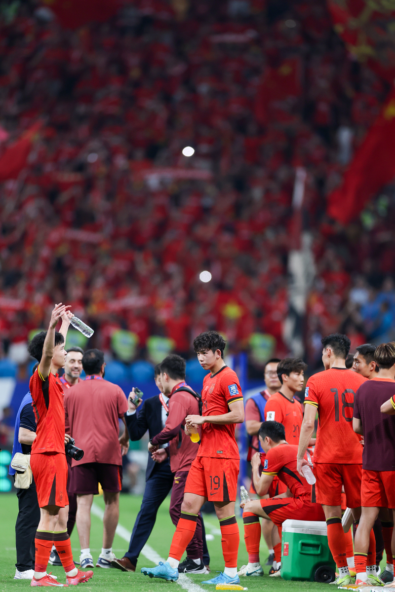 国足团结一心，成功晋级强阵营！