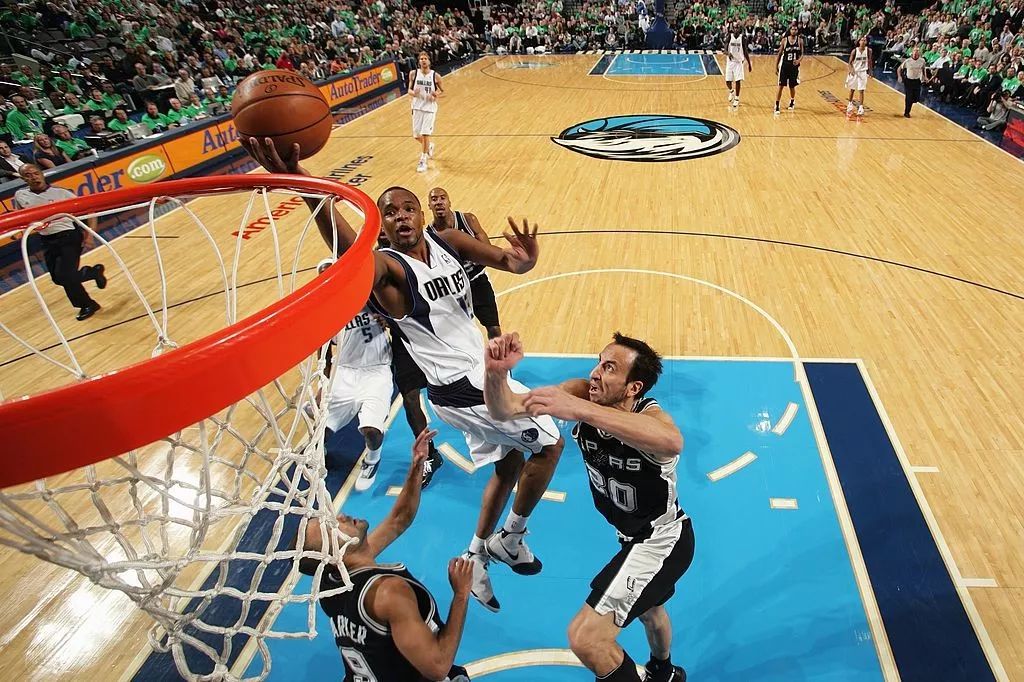 惊心动魄!篮球顶级对决现场丁宁依旧上演 惊心动魄!篮球顶级对决现场丁宁依旧上演