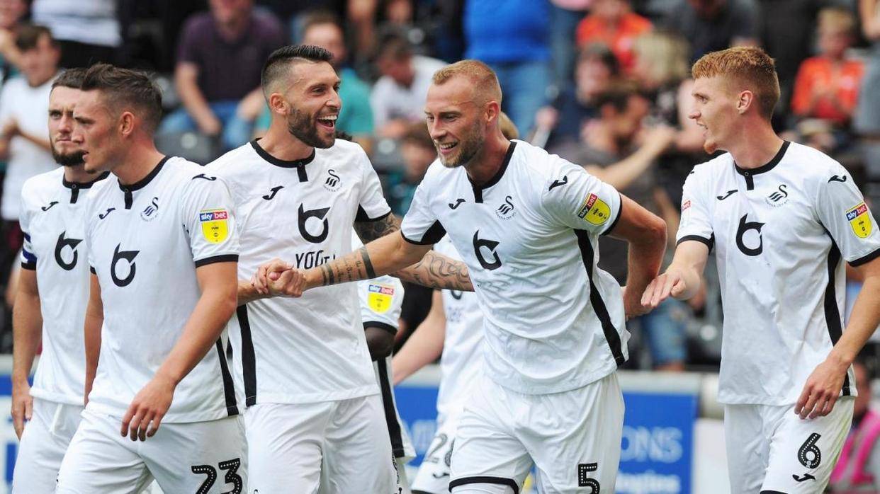 斯旺西客场大胜谢菲联，取得联赛四连胜的简单介绍