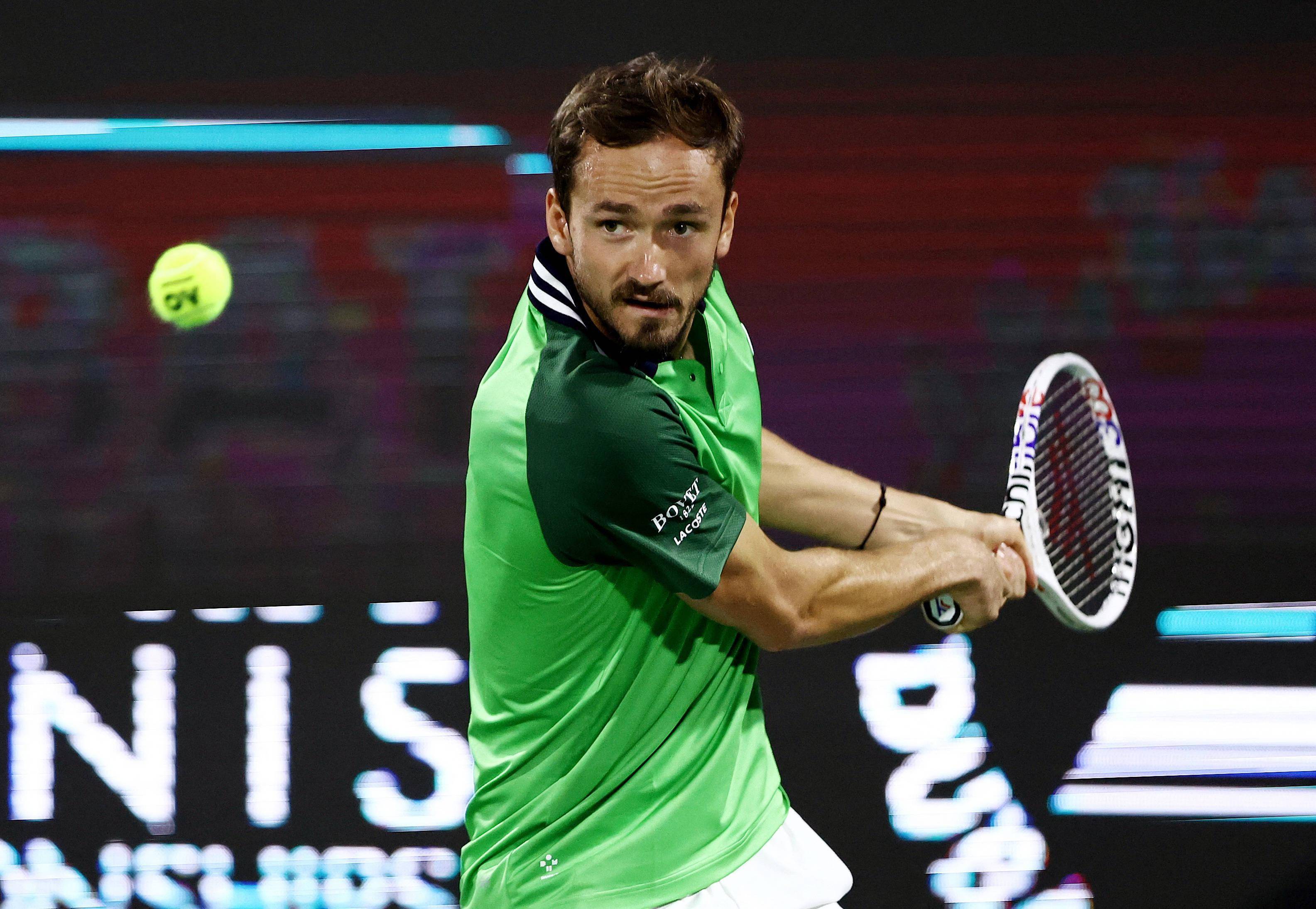 意大利网球队鏖战世界网球队，梅德韦杰夫关键制胜的简单介绍