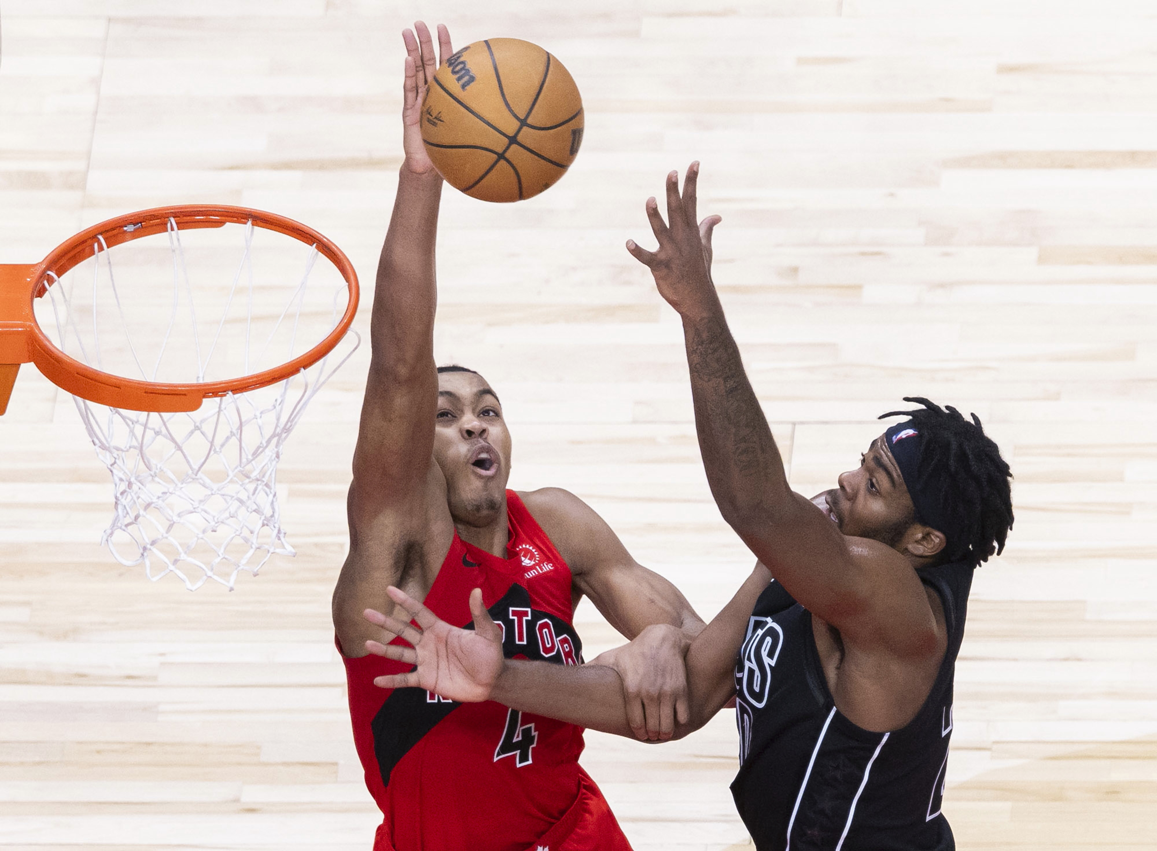 关于猛龙横扫勇士B队，布拉德利关键制胜的信息