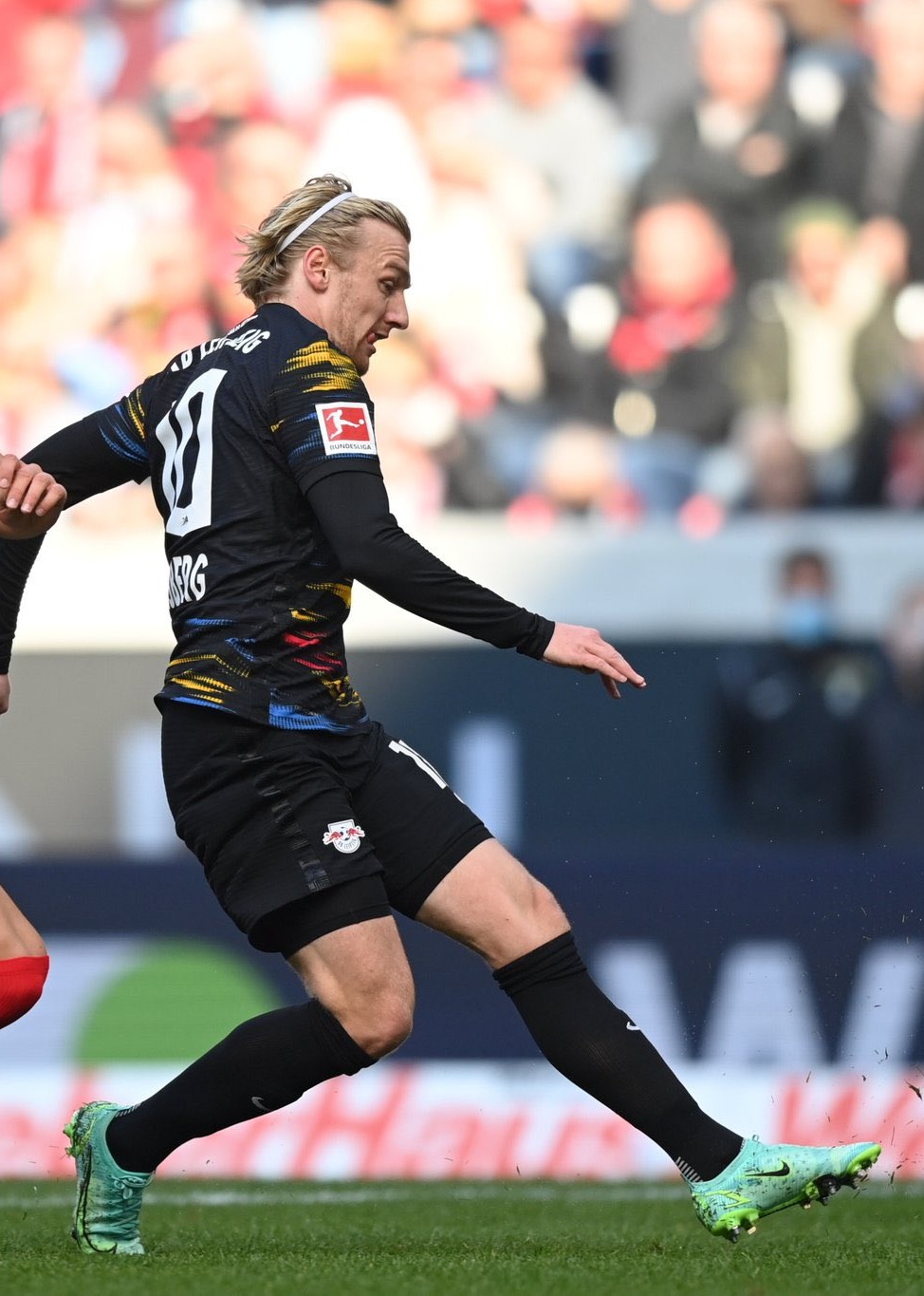 关于弗赖堡球员展现出色表现,备受瞩目的信息 关于弗赖堡球员展现出色表现,备受瞩目的信息