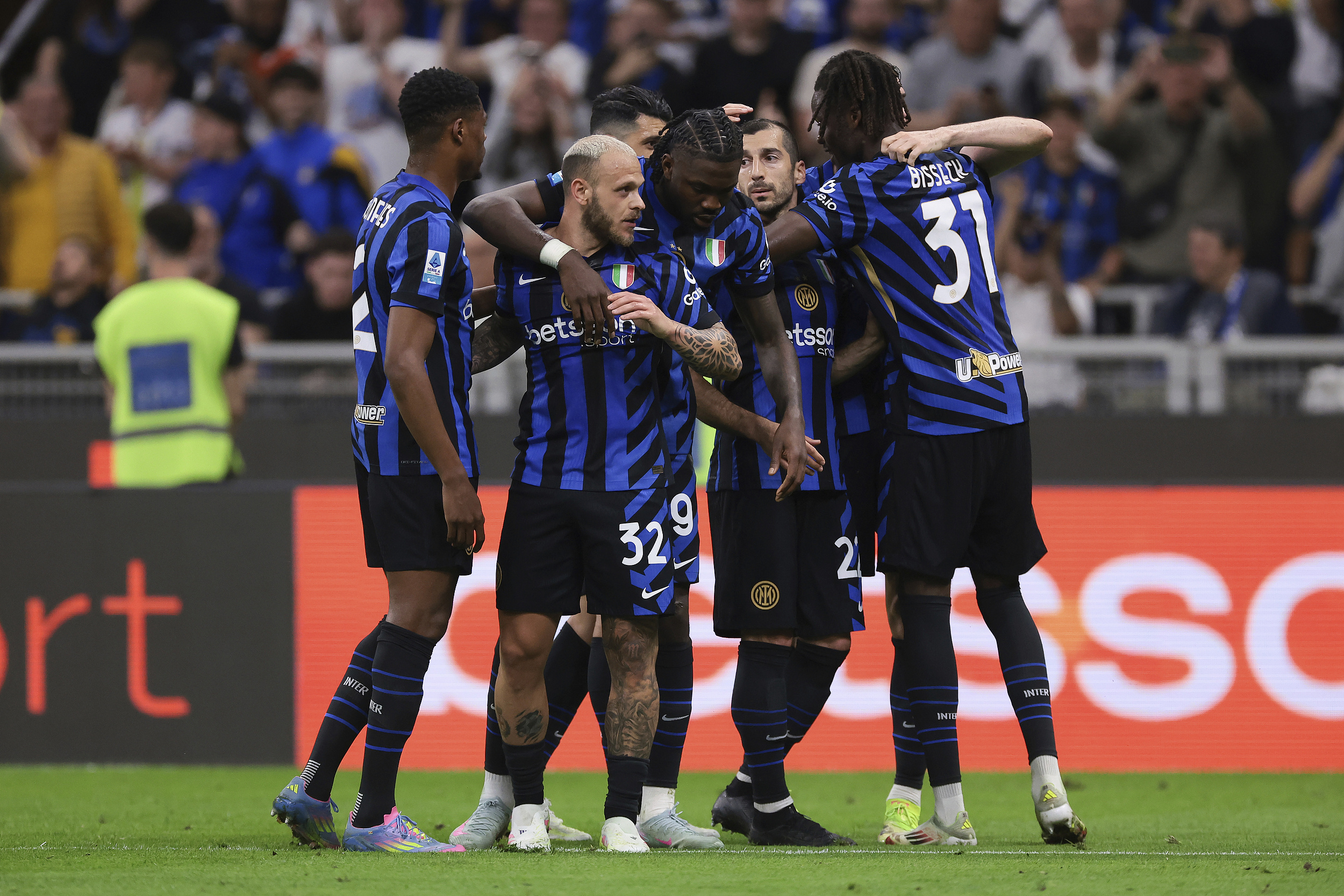 沙尔克将在主场迎战AC米兰，备受关注