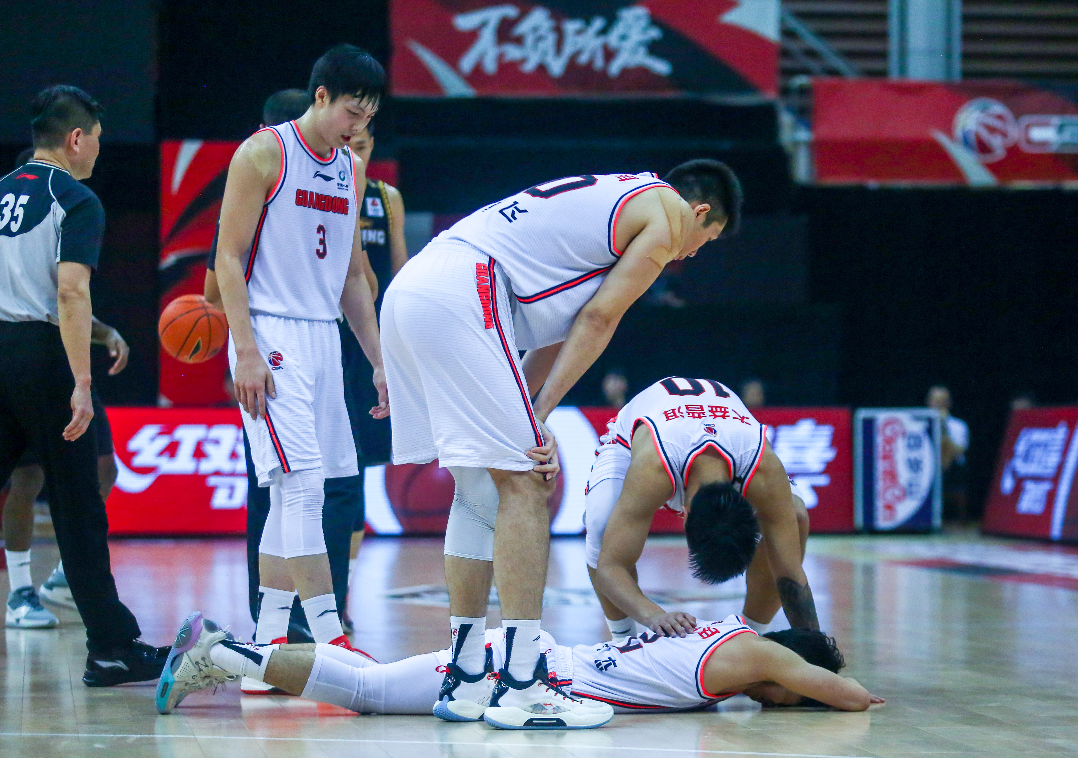 球员在比赛中势如破竹一路高歌猛进