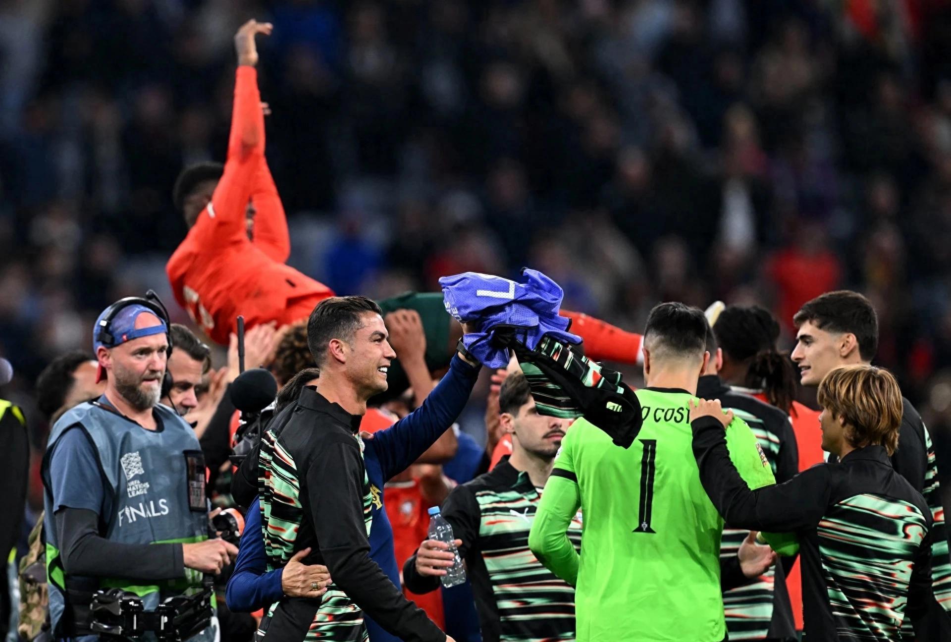 葡萄牙男篮在与法国队的对决中惊险取胜 葡萄牙男篮在与法国队的对决中惊险取胜