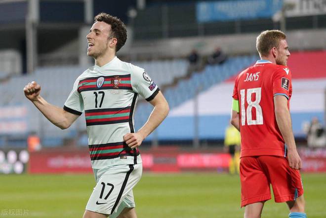 包含斯洛伐克连败两场，欧预赛成绩惨淡的词条