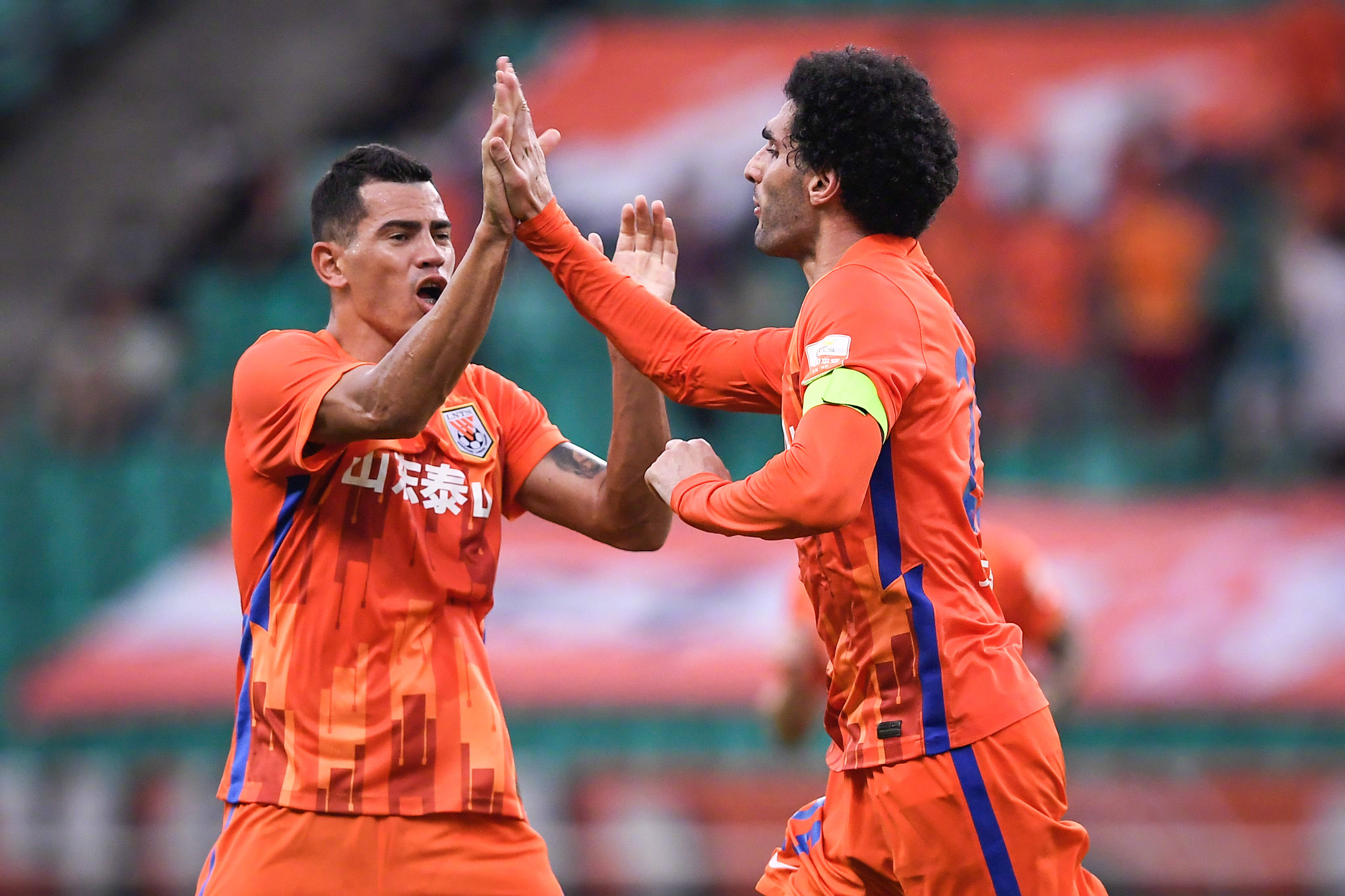 瓦朗谢纳球员全力以赴，全队奋战取胜的简单介绍