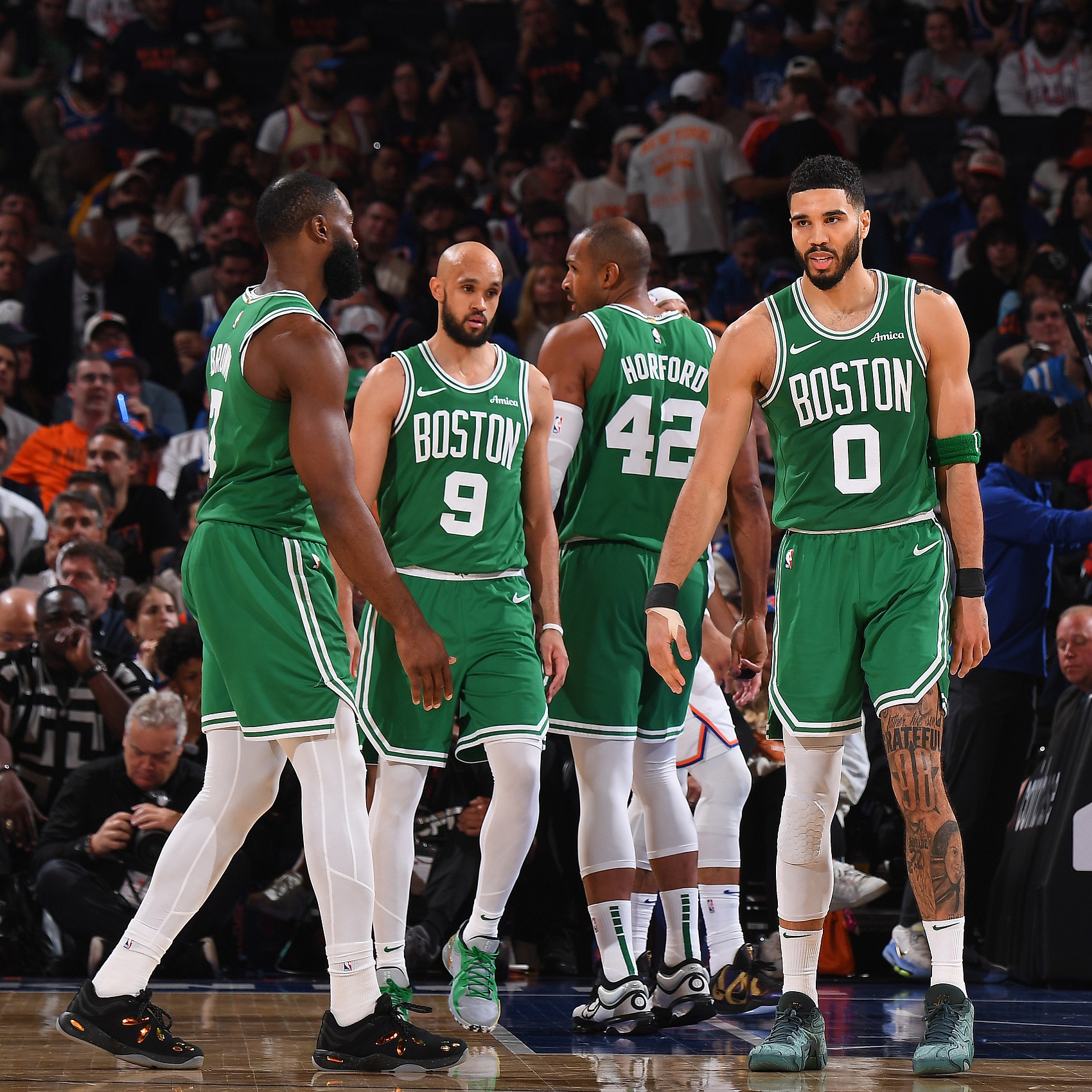 关于魔术完胜江苏队，塔图姆扛起全队的信息