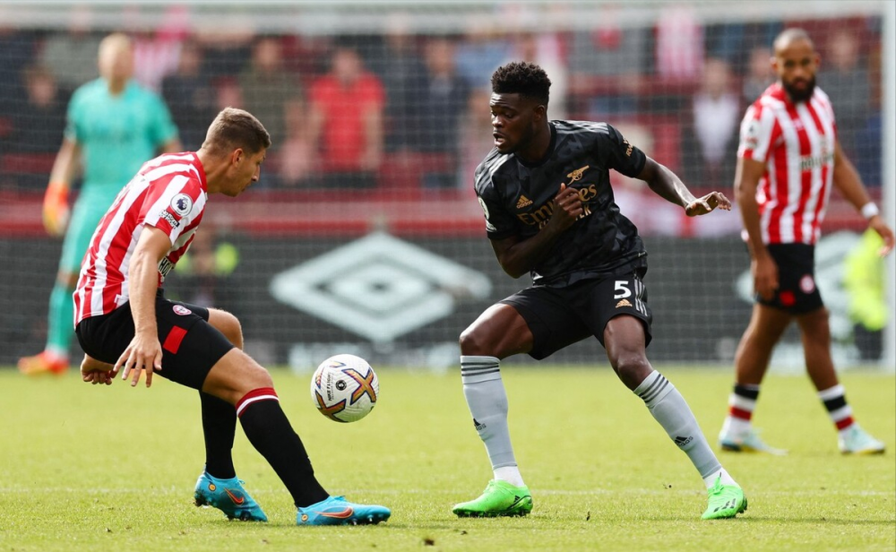 弗莱克成功破门，帮助球队取得关键胜利的简单介绍