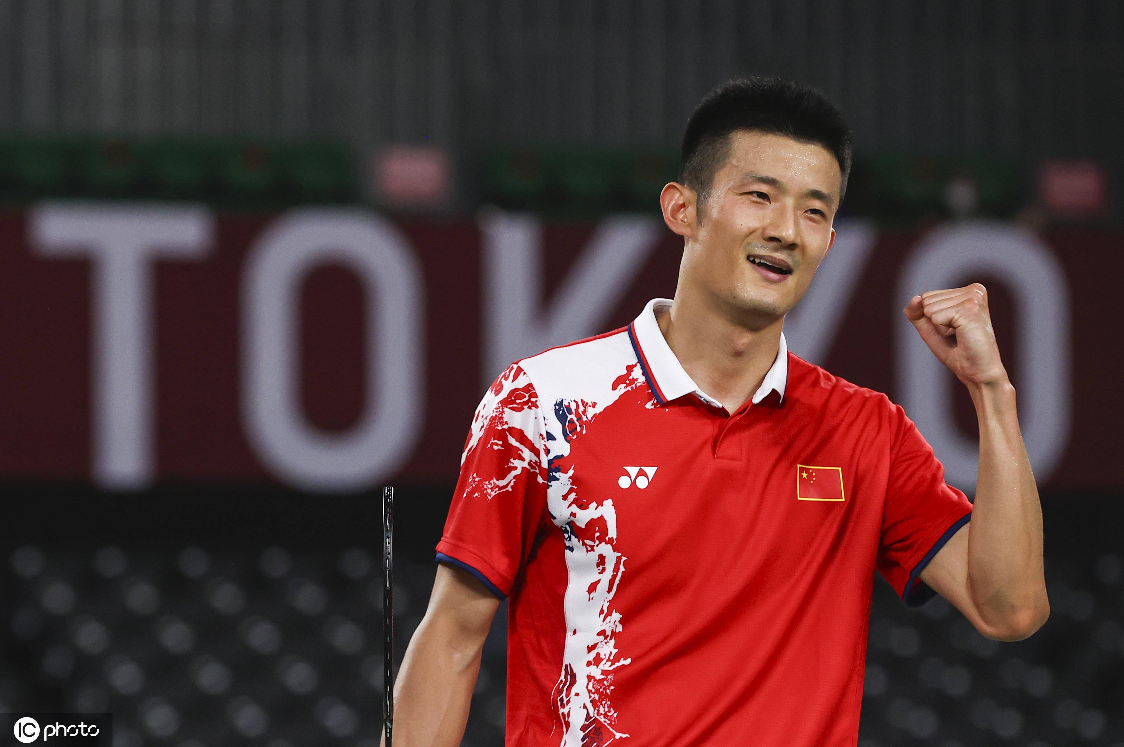 中国羽毛球队横扫日本羽毛球队，谌龙高光表现