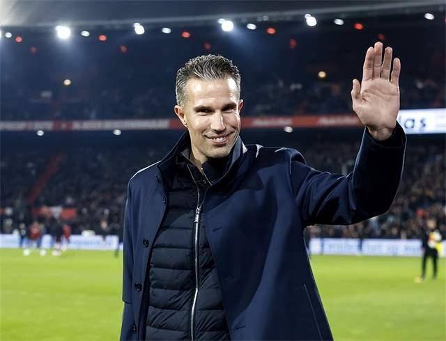 AC米兰横扫中国，范佩西高光表现的简单介绍