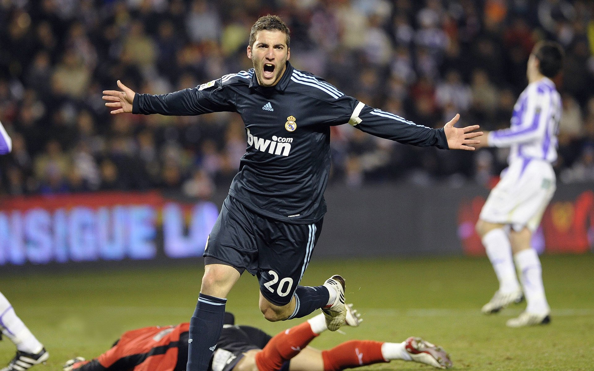 跨界统治力，从NBA魔术轻取老鹰，到西甲戈贝尔德比接管的启示