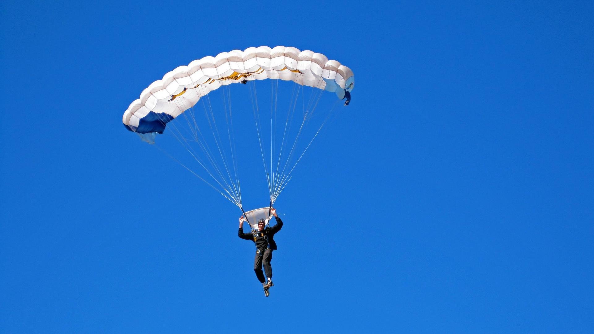 街道之夜的独舞者，英格拉姆如何让F1听见自己的声音