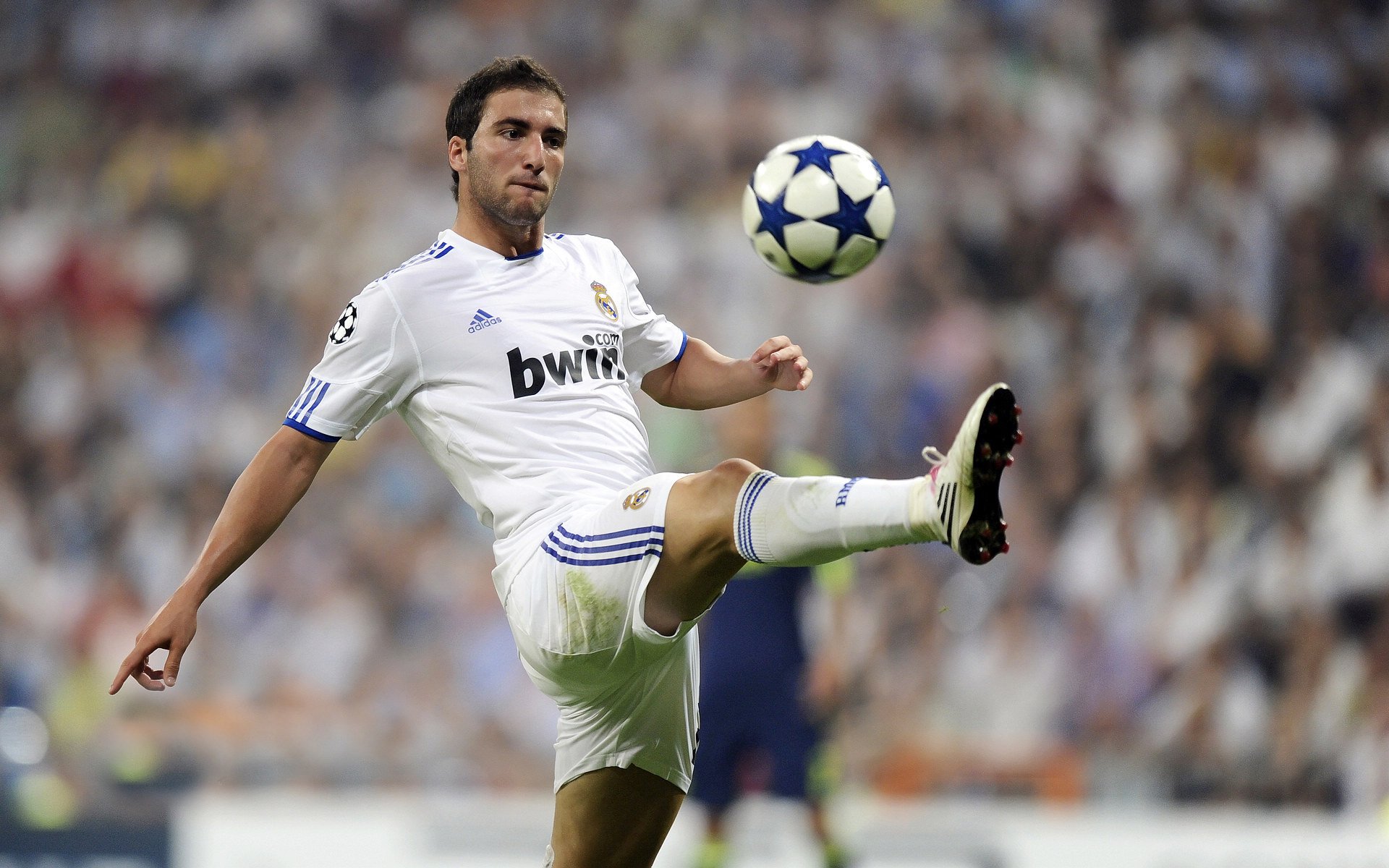 德甲争冠战之夜，乔治展现巨星价值